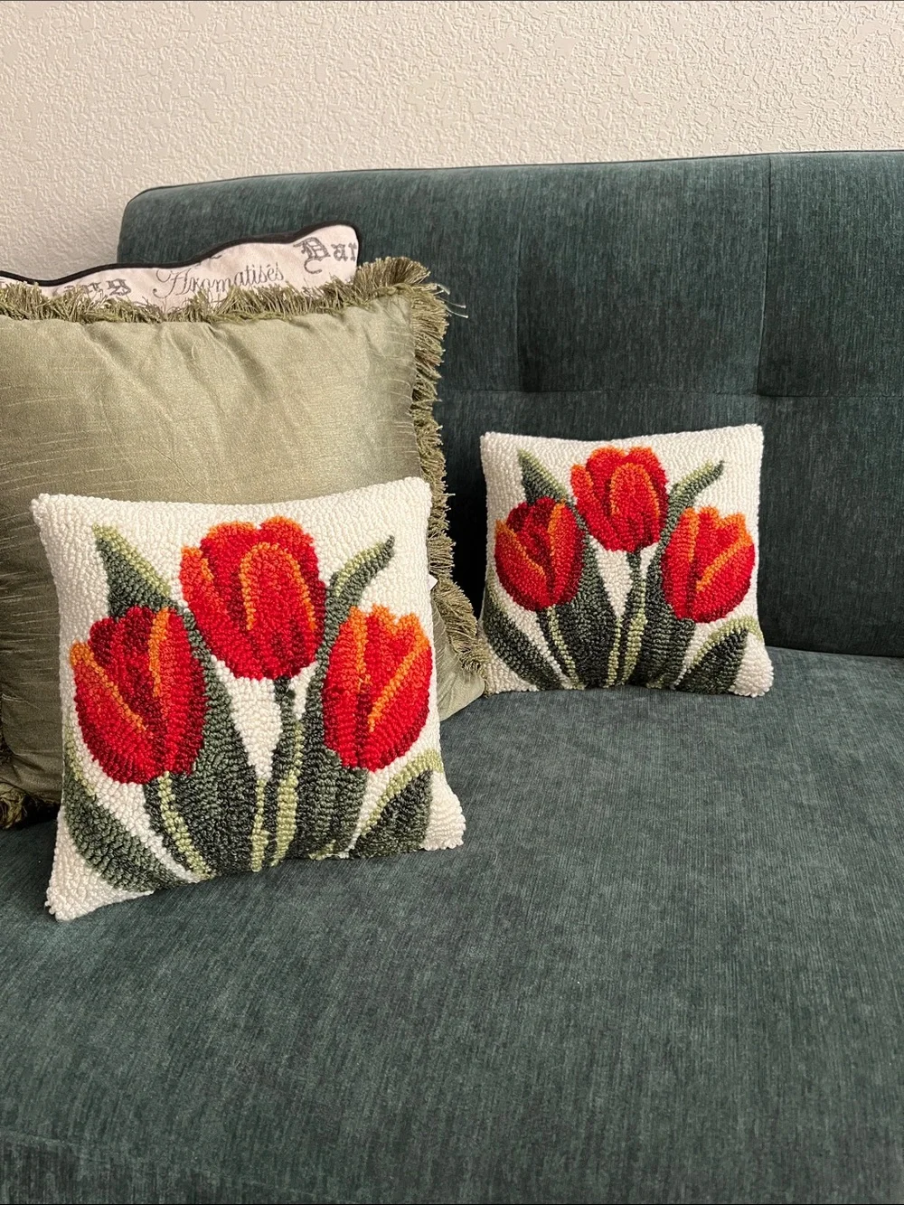 NWT Decorative Red Tulip Needlepoint Throw Pillow - Set of 2